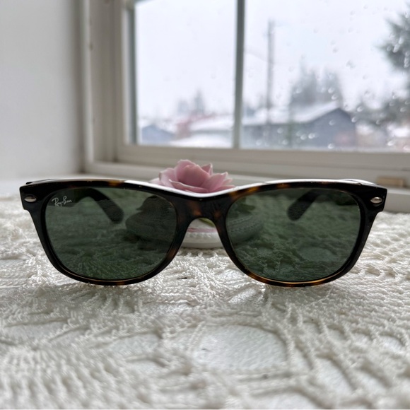 Ray-Ban RB2132 New Wayfarer Tortoiseshell Sunglasses 902 Made in Italy